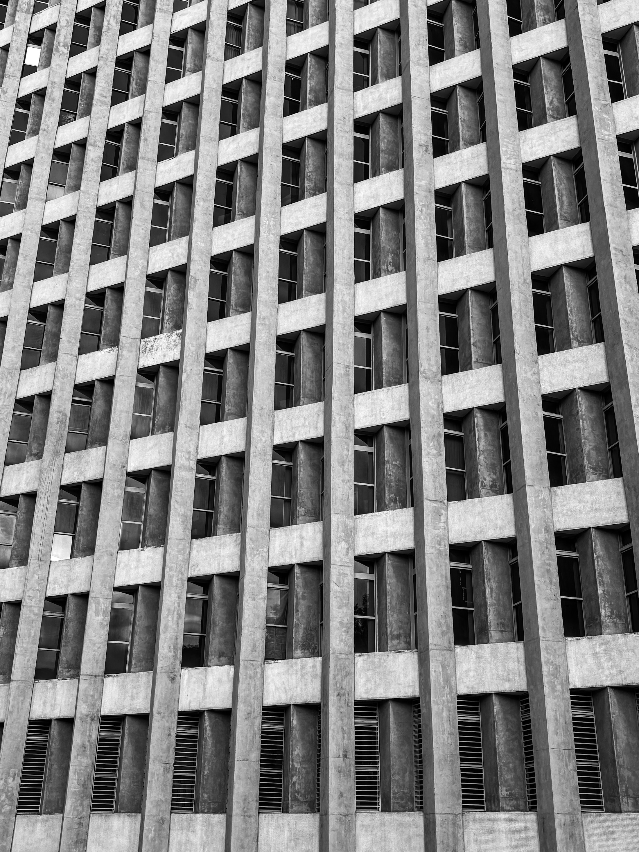 Curvas e sombras da arquitetura modernista de Brasília